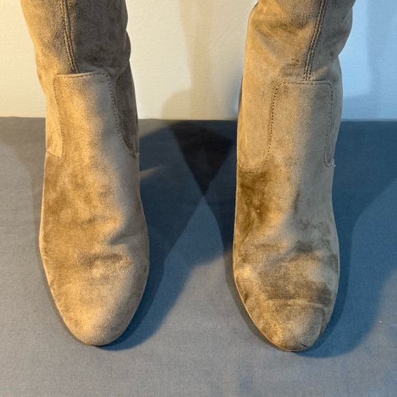 Steve Madden Women's 7M Emotions Taupe Over The Knee Boots - Picture 3 of 16